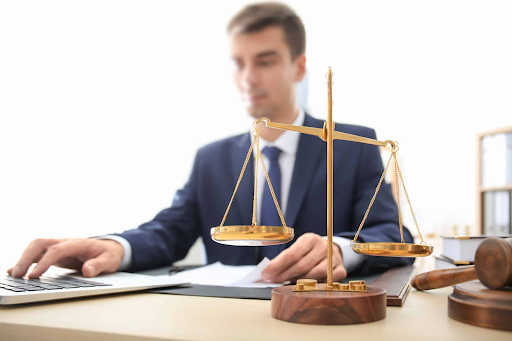 Wie ein Rechtsanwalt für Arbeitsrecht bei betriebsbedingter Kündigung helfen kann betriebsbedingter Kündigung